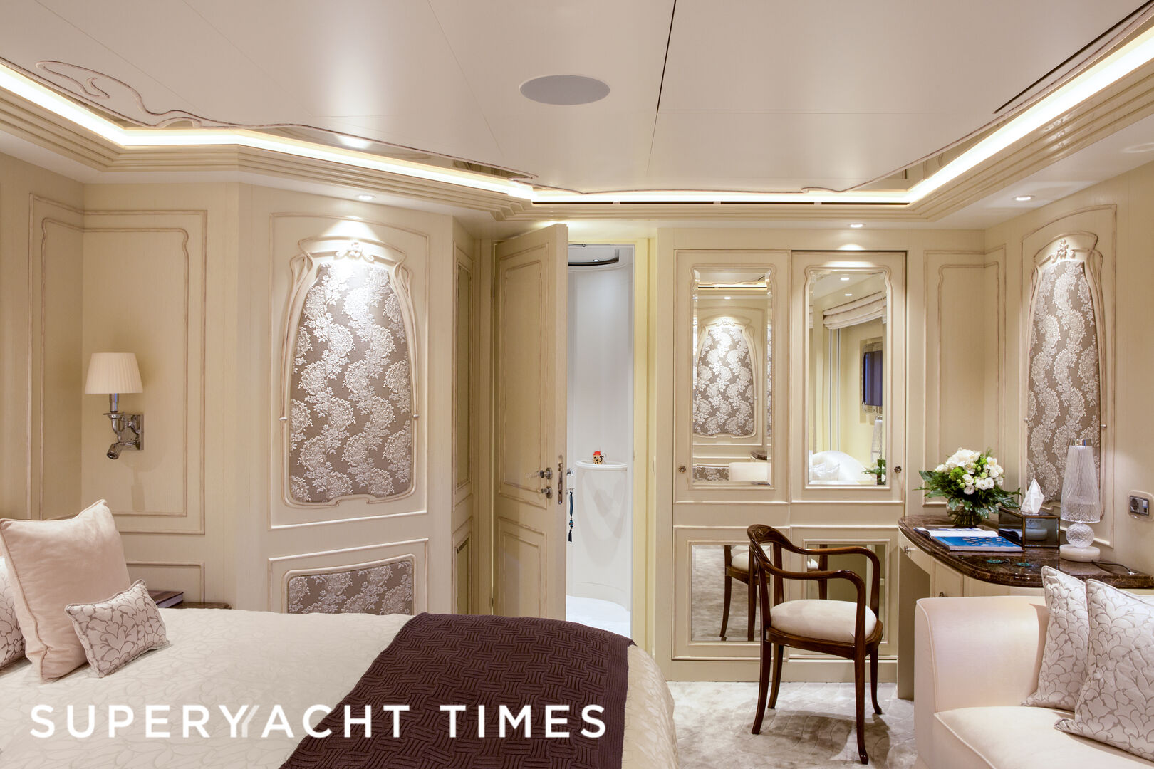Latona VIP cabin