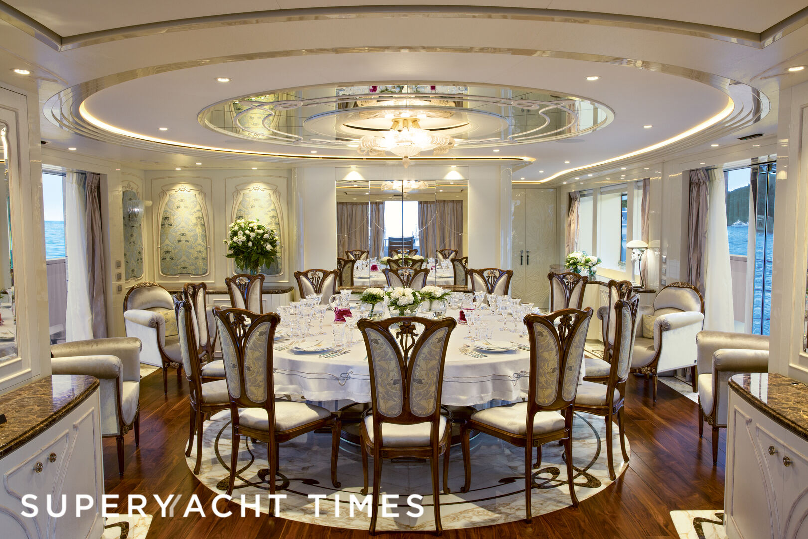 Latona dining
