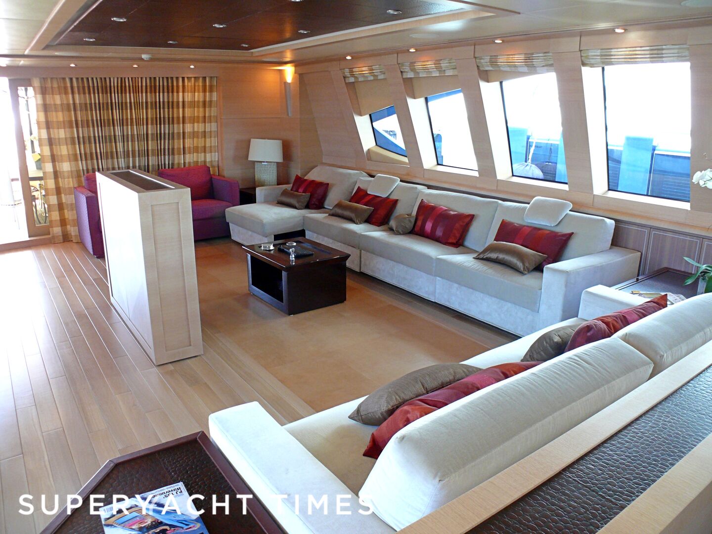 Waverunner saloon