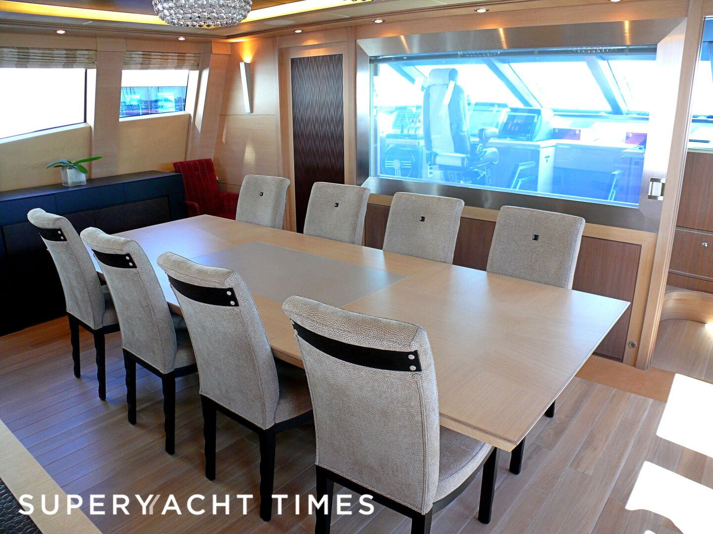 Waverunner dining