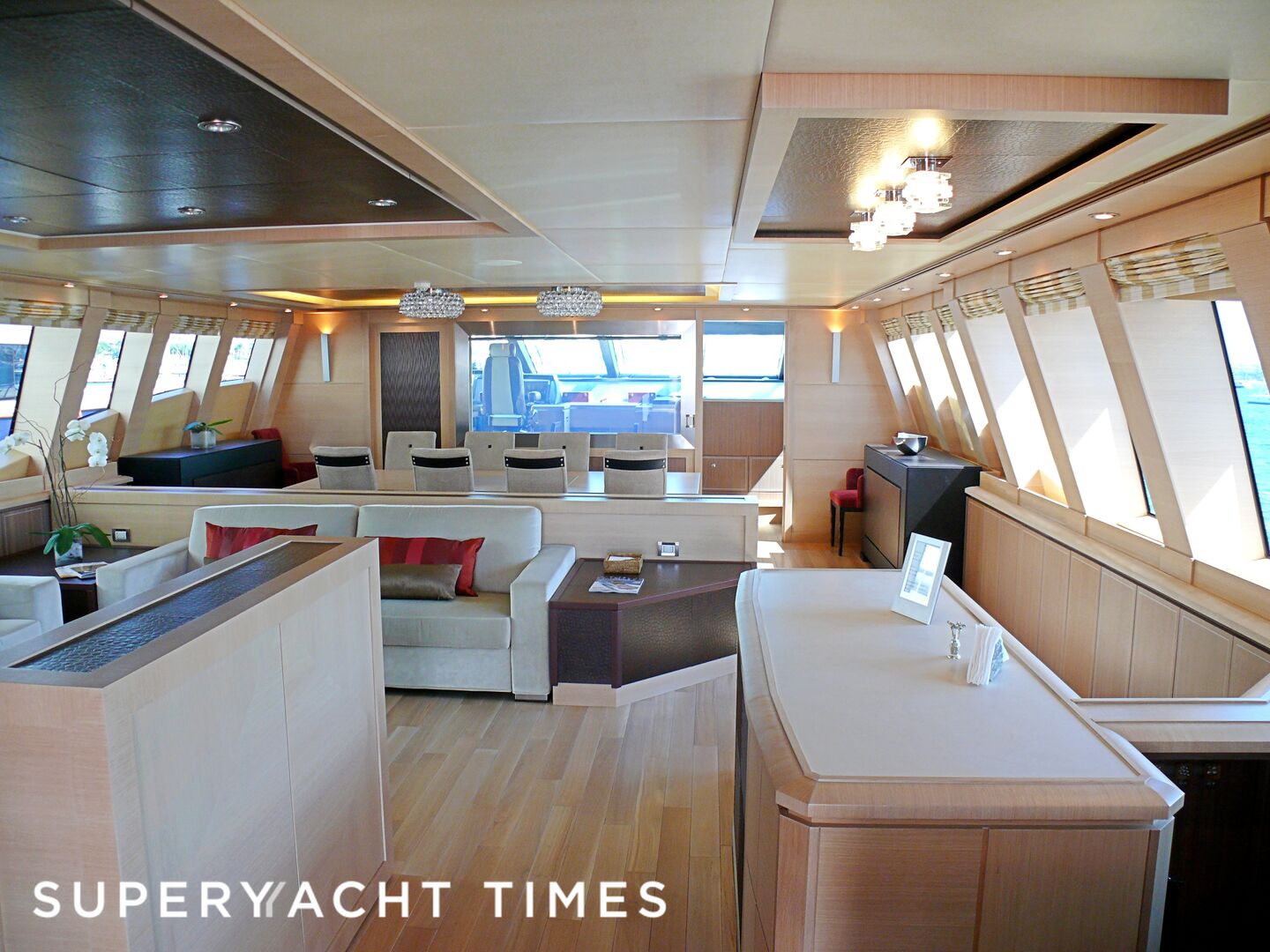 Waverunner saloon