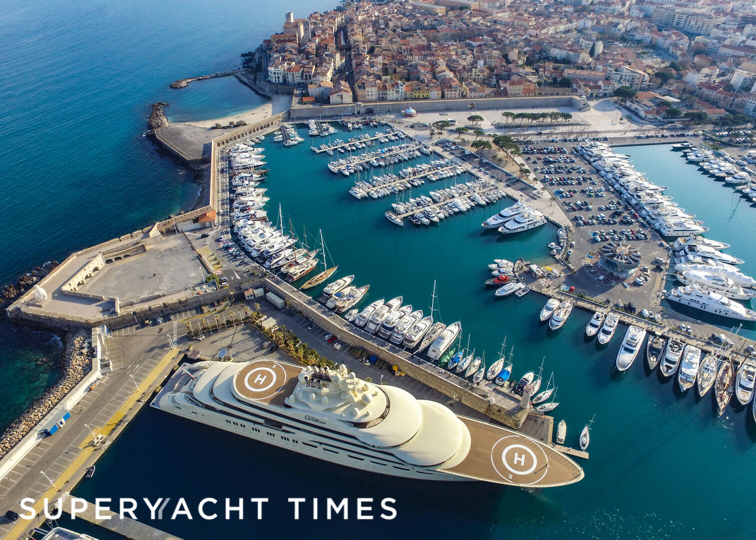 Dilbar yacht in Antibes