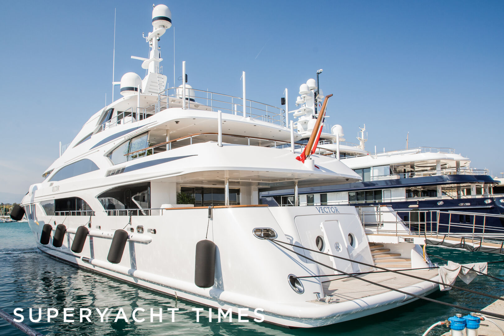 Vector in Antibes