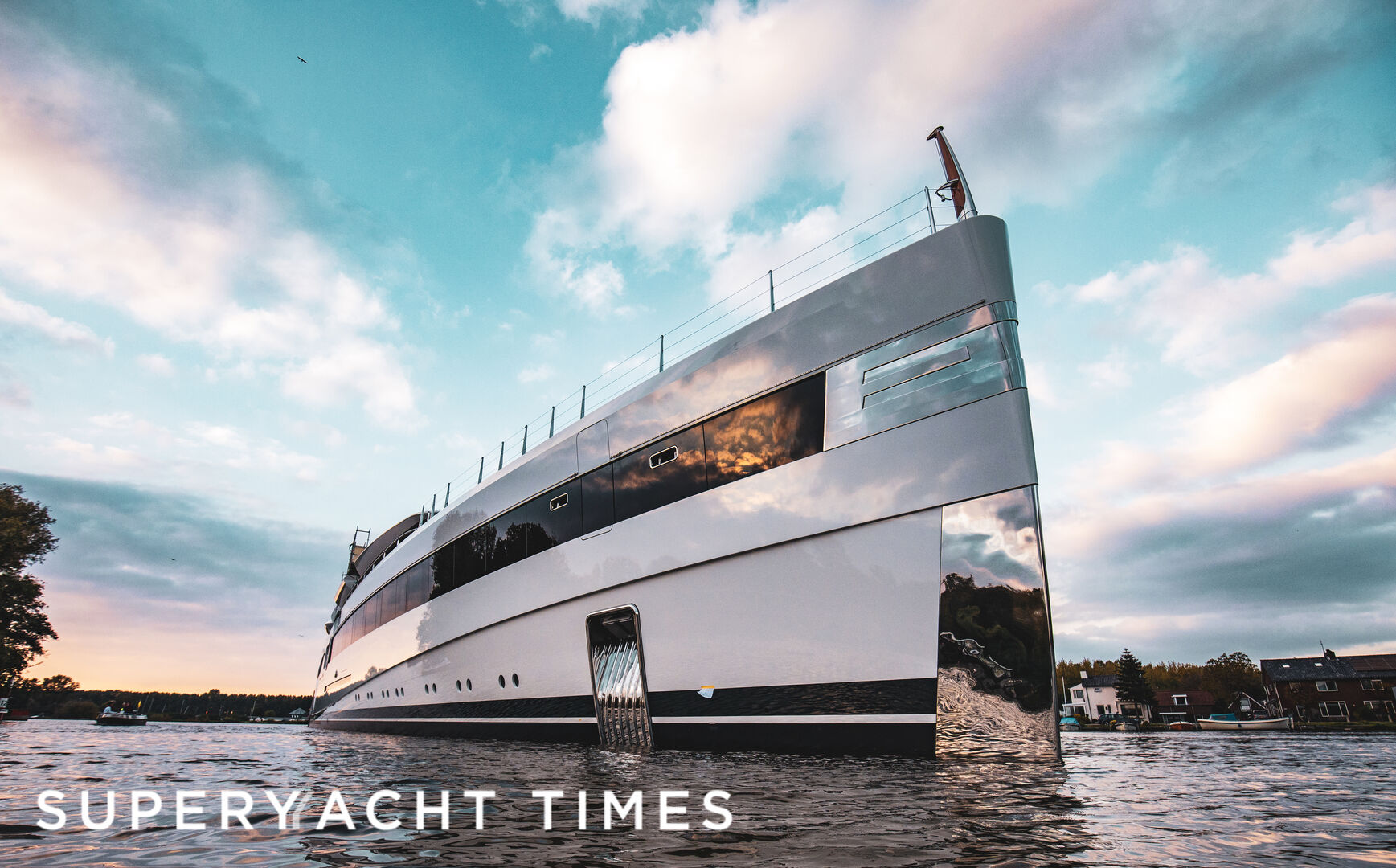 Feadship motor yacht Project 814 launch