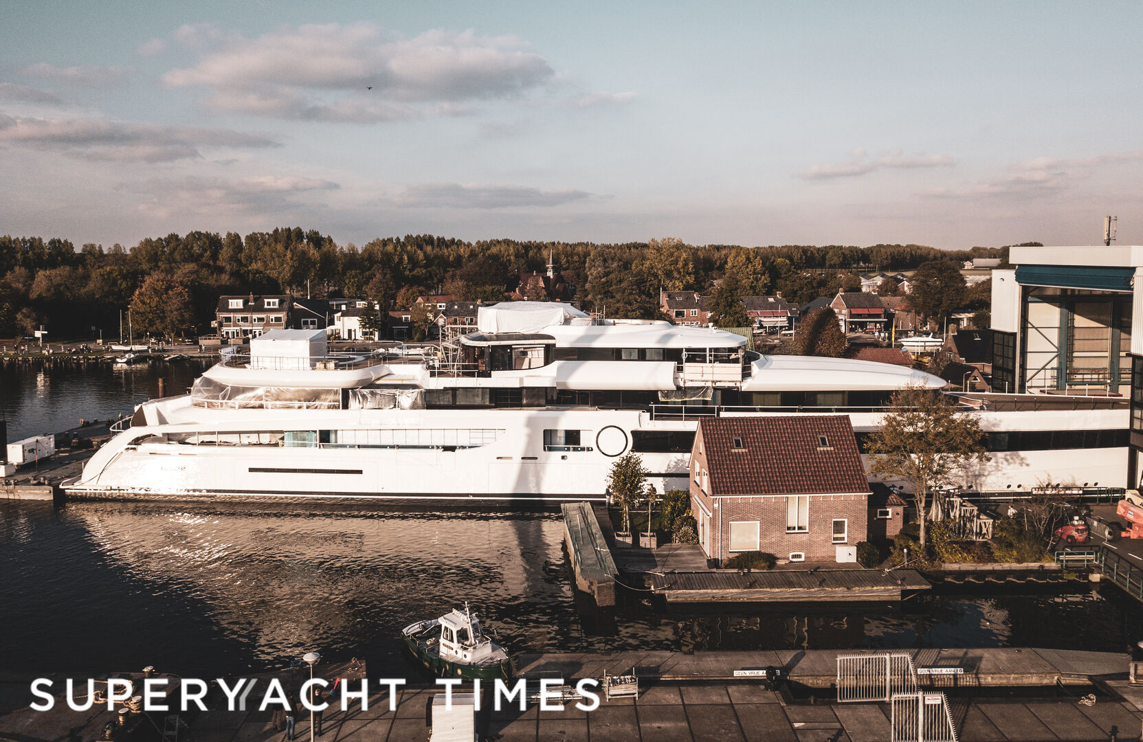 Feadship motor yacht Project 814 launch