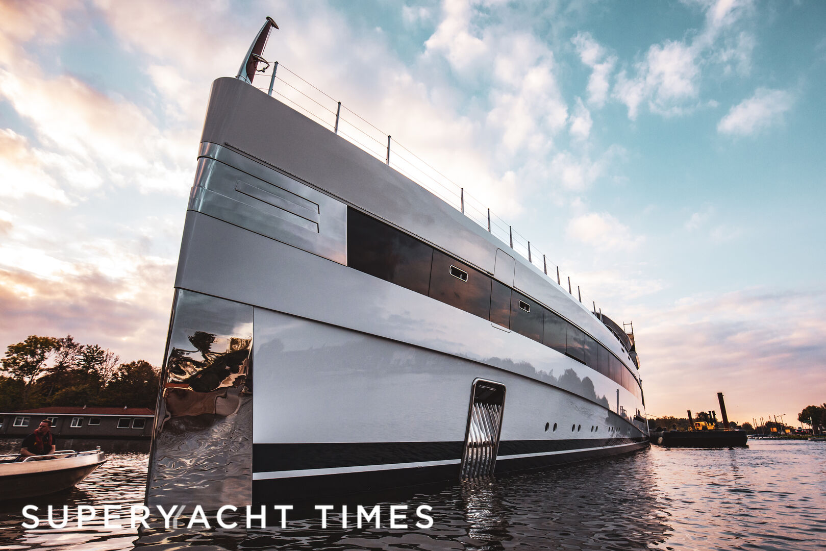 Feadship motor yacht Project 814 launch