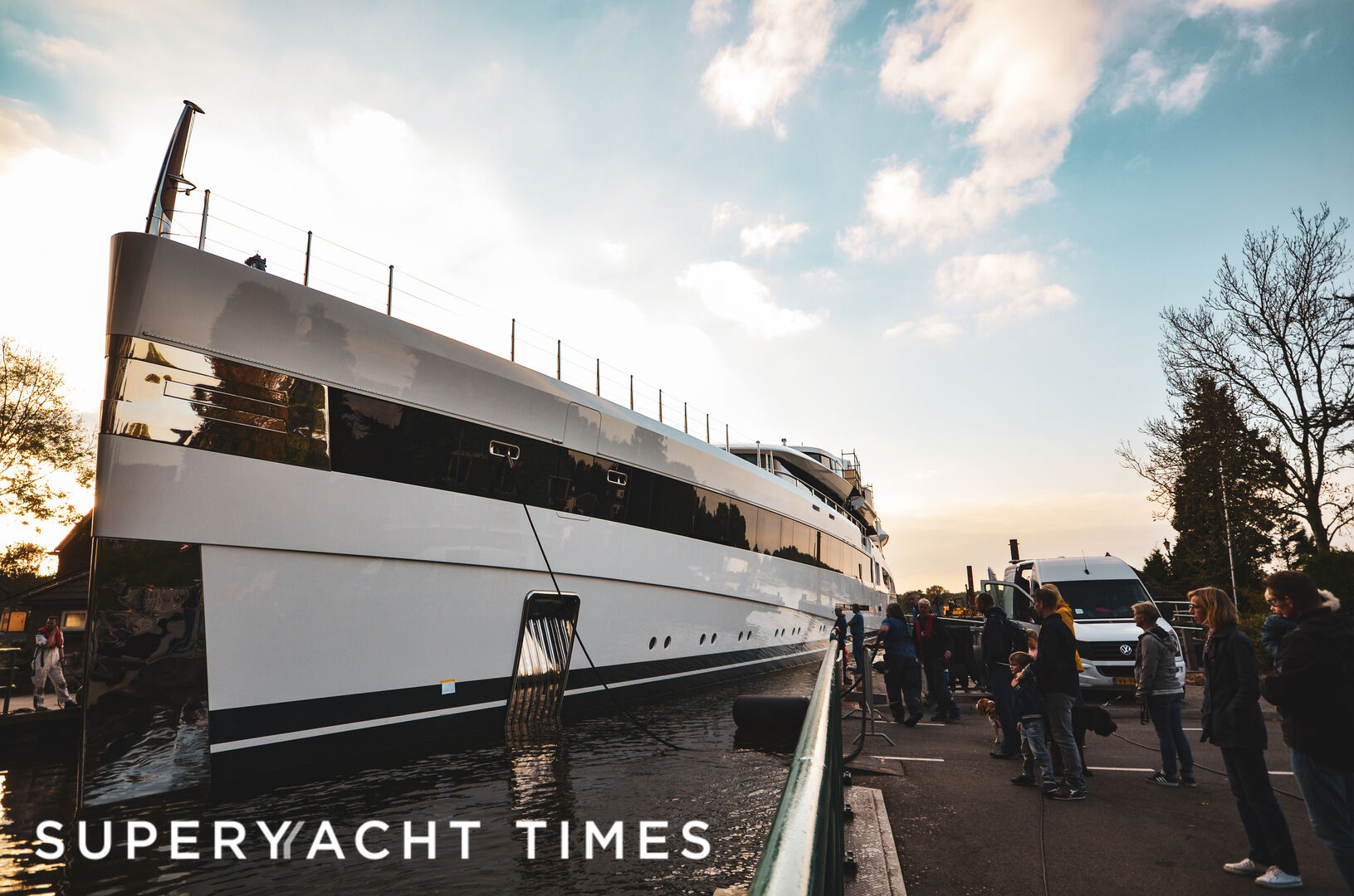 Feadship motor yacht Project 814 launch