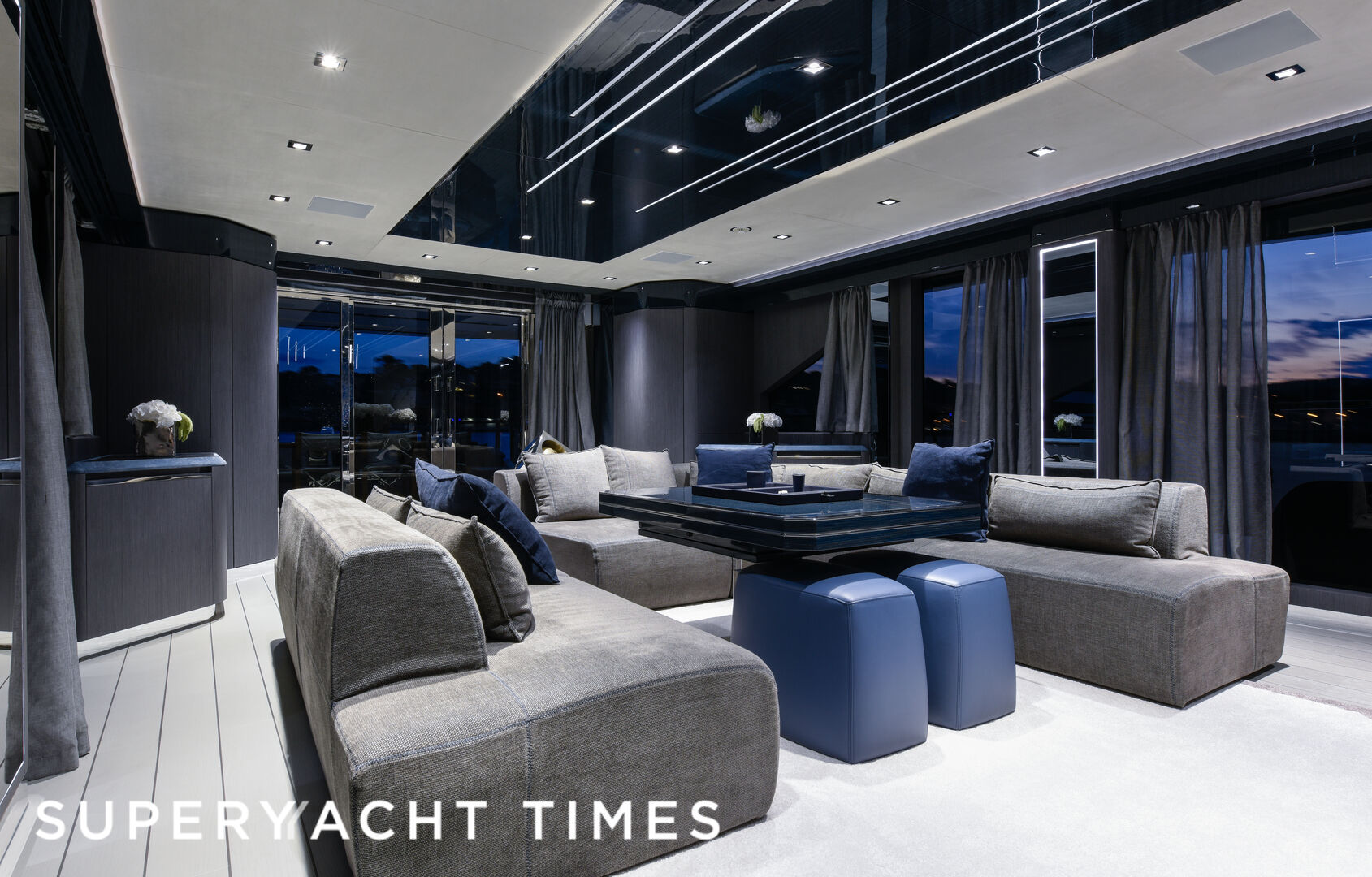 Cadet V Illumen 28m motor yacht saloon