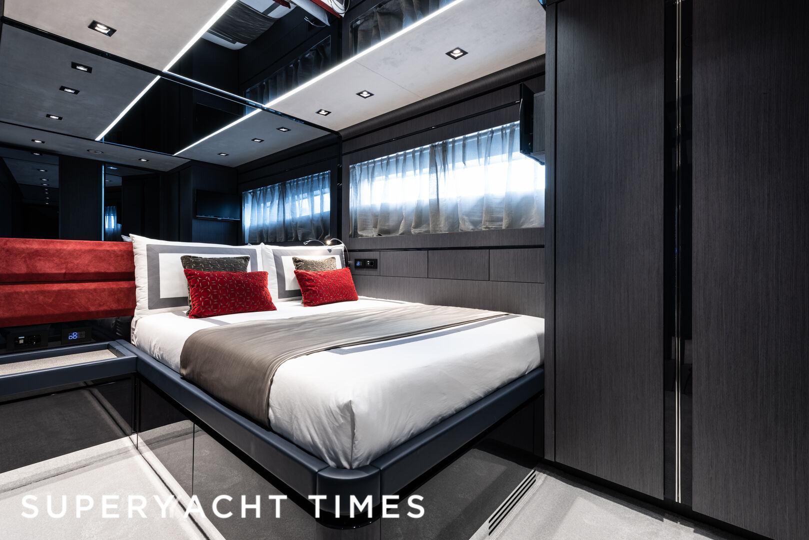 Cadet V Illumen 28m motor yacht stateroom