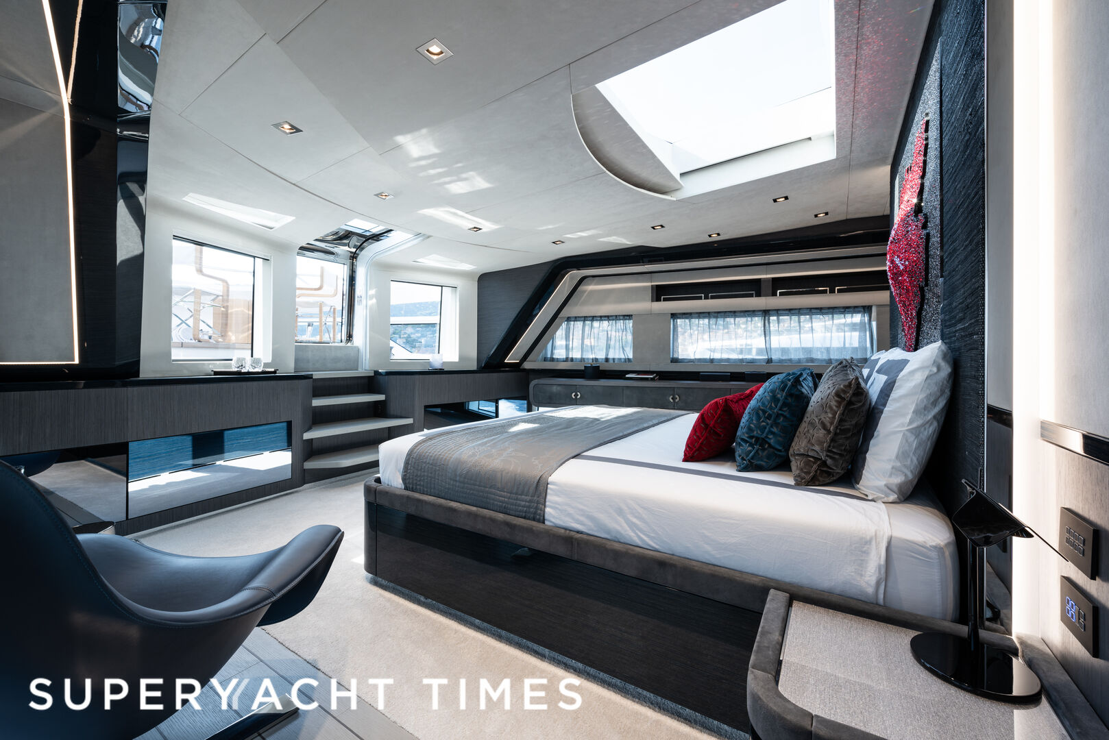 Cadet V Illumen 28m motor yacht stateroom