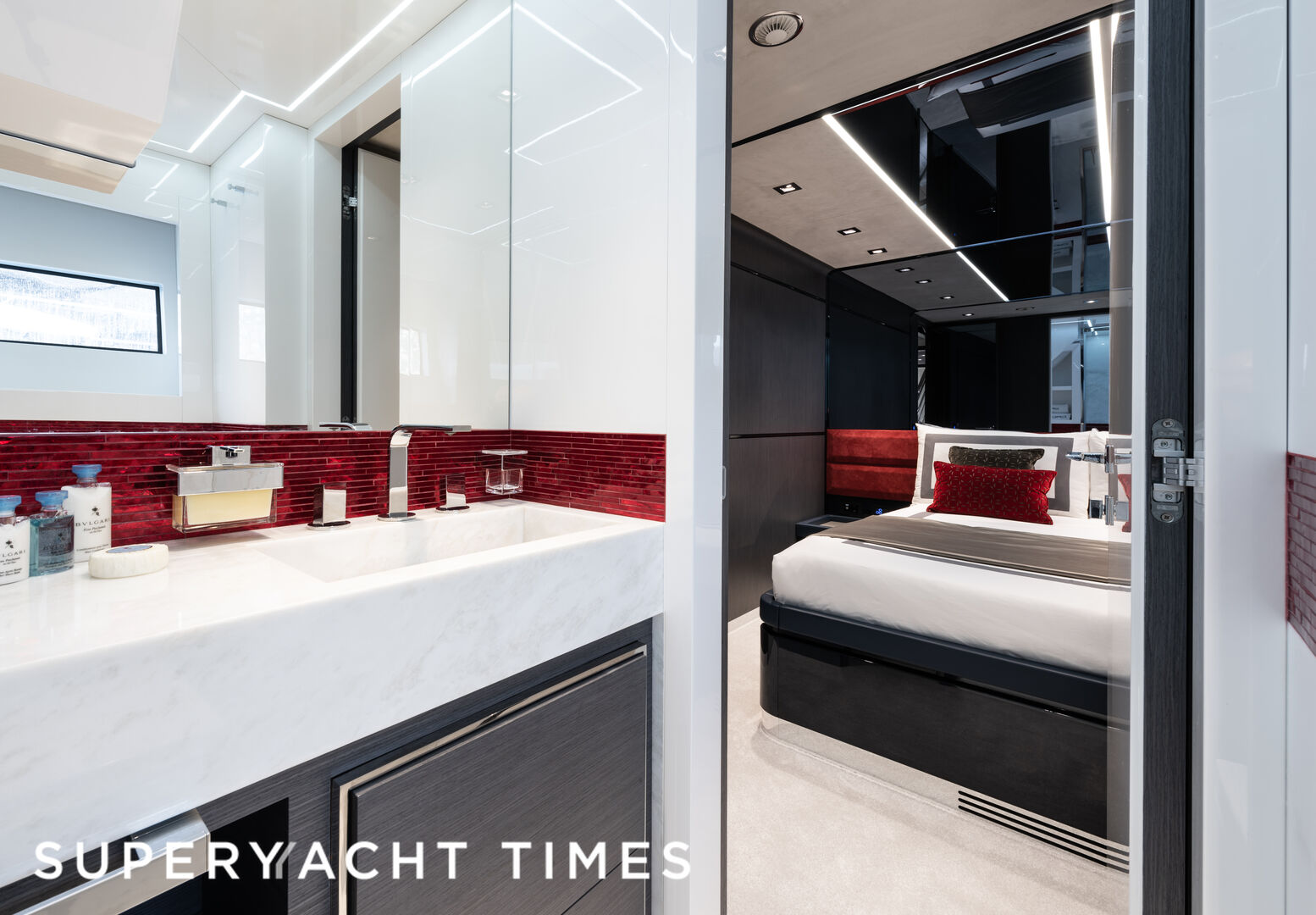 Cadet V Illumen 28m motor yacht bathroom