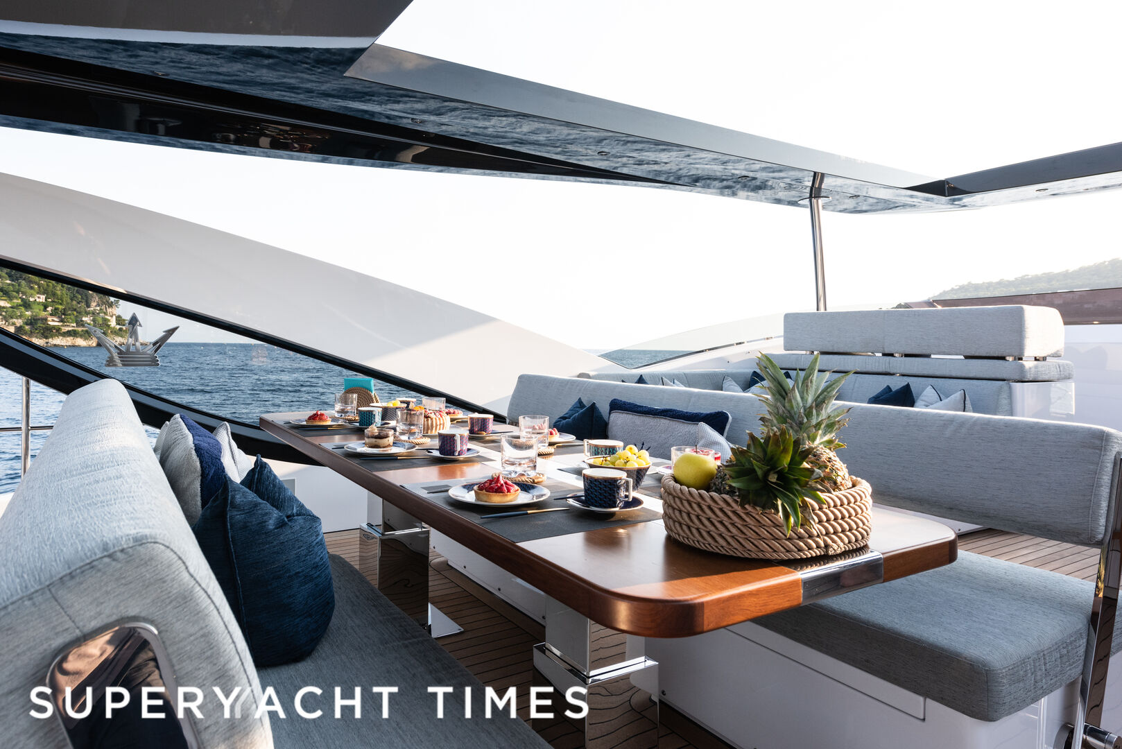 Cadet V Illumen 28m motor yacht deck