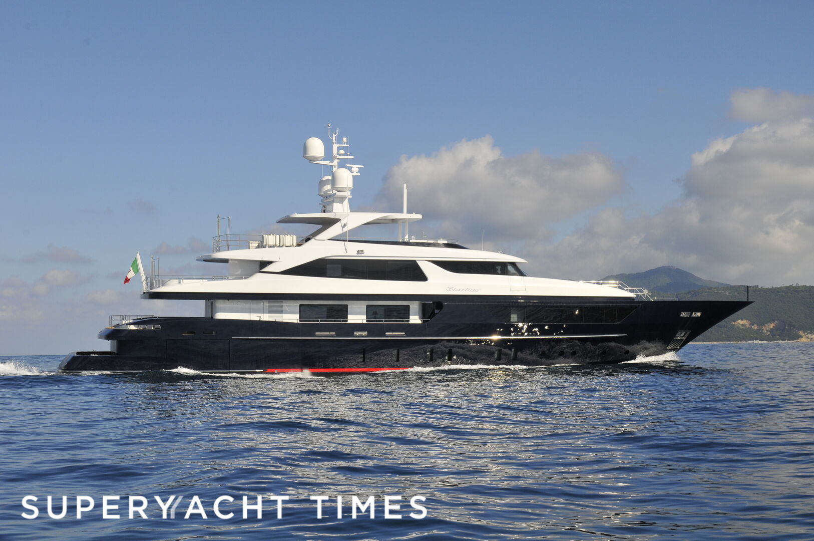 Forwin yacht exterior 