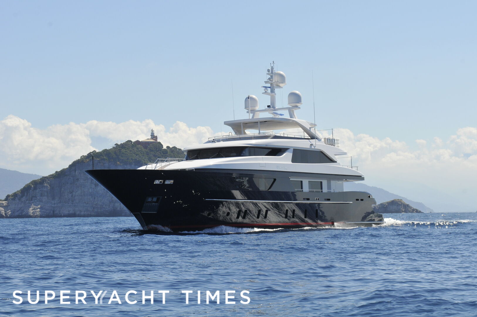 Forwin yacht exterior 