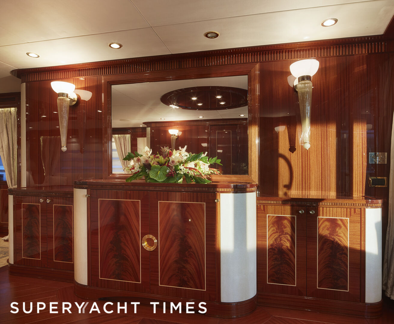 Forwin yacht interior 