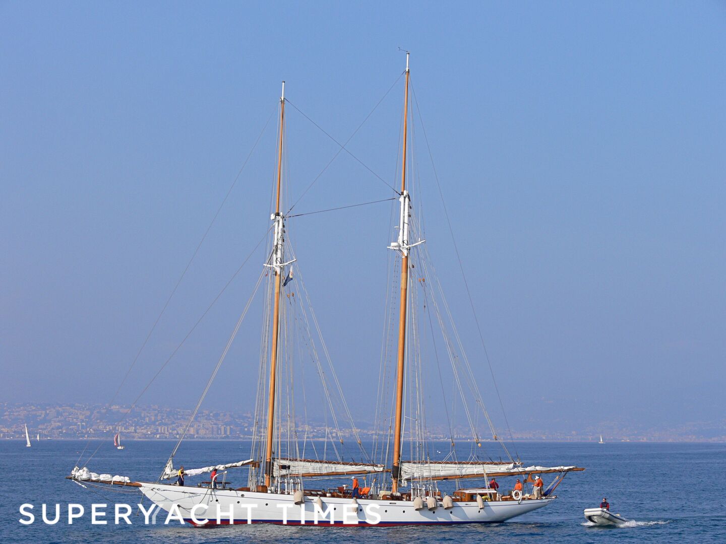 Puritan yacht arriving in Antibes 