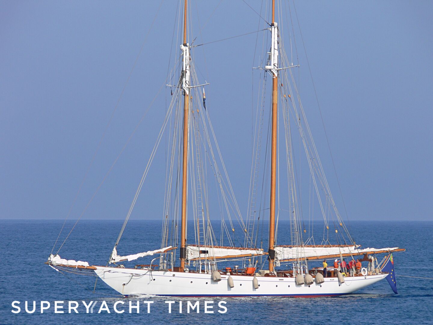 Puritan yacht arriving in Antibes 