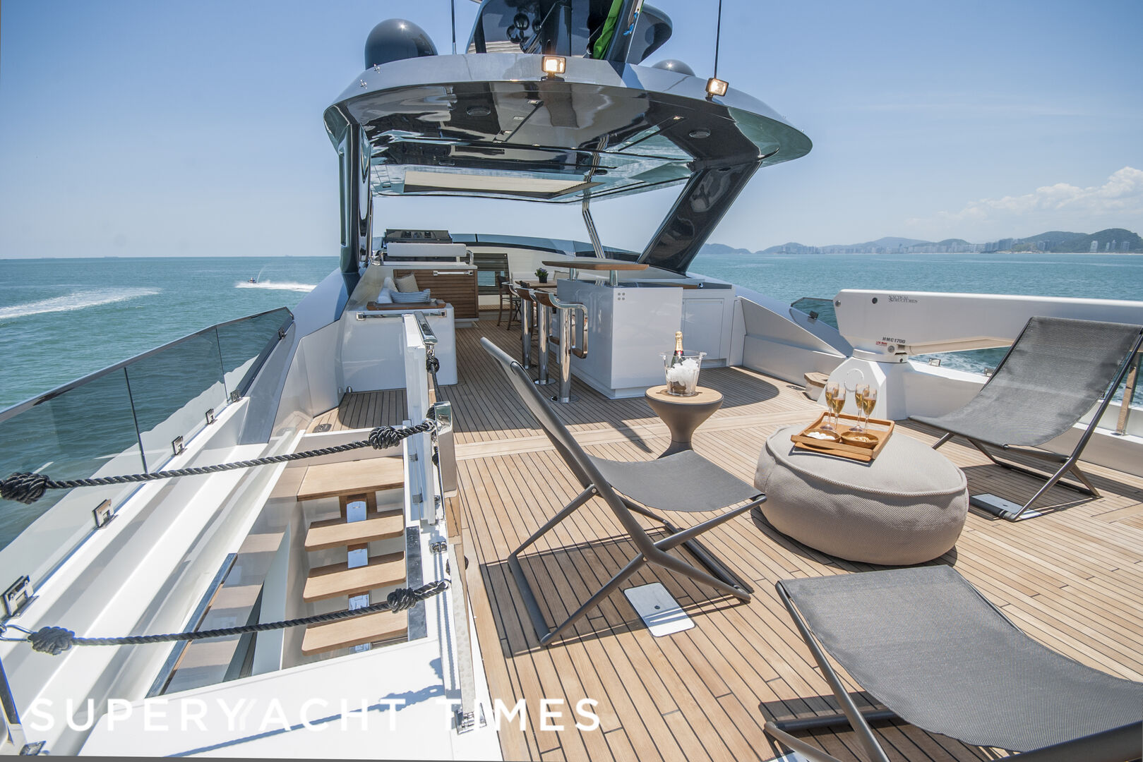 Ragner yacht sundeck