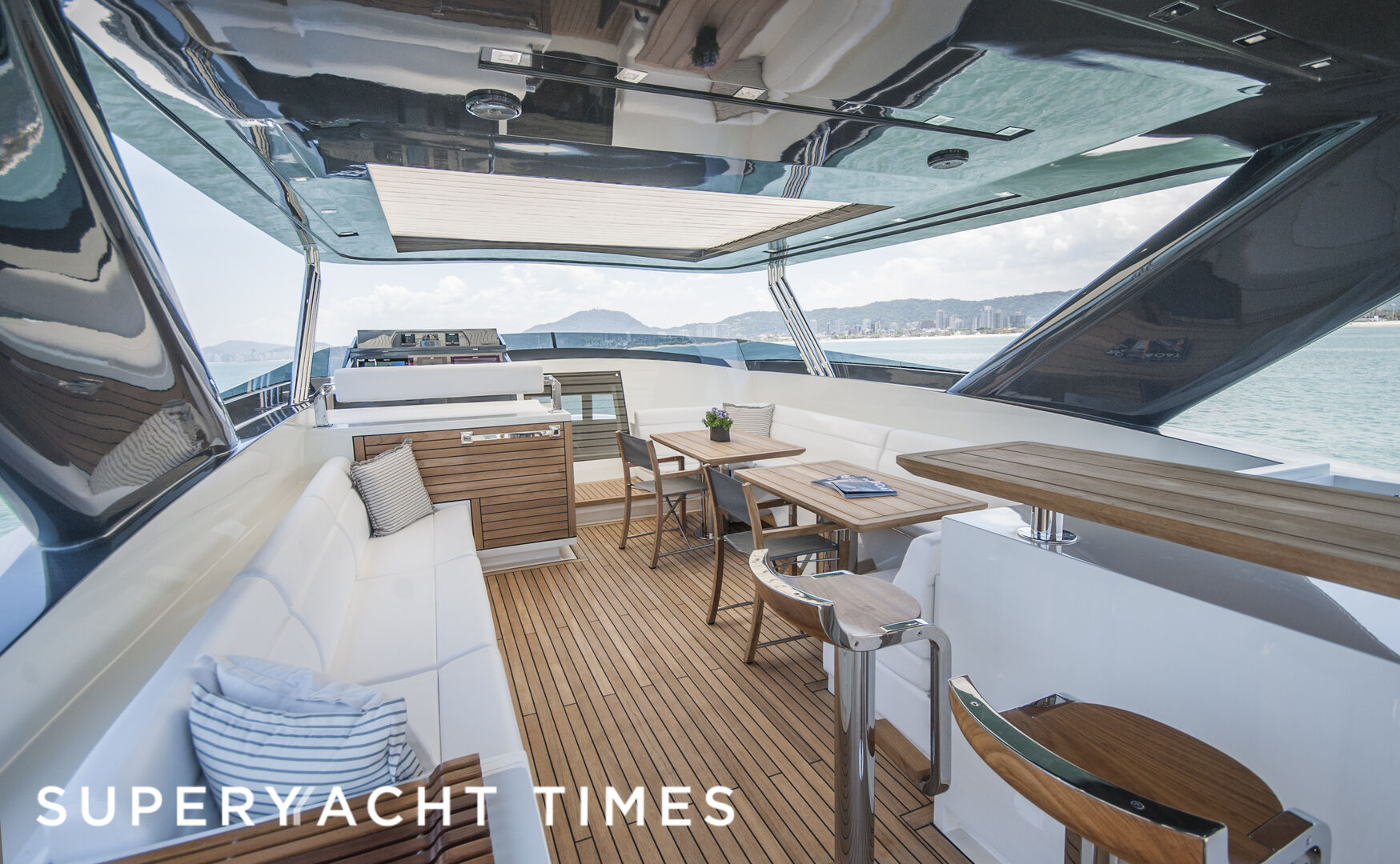 Ragner yacht sundeck