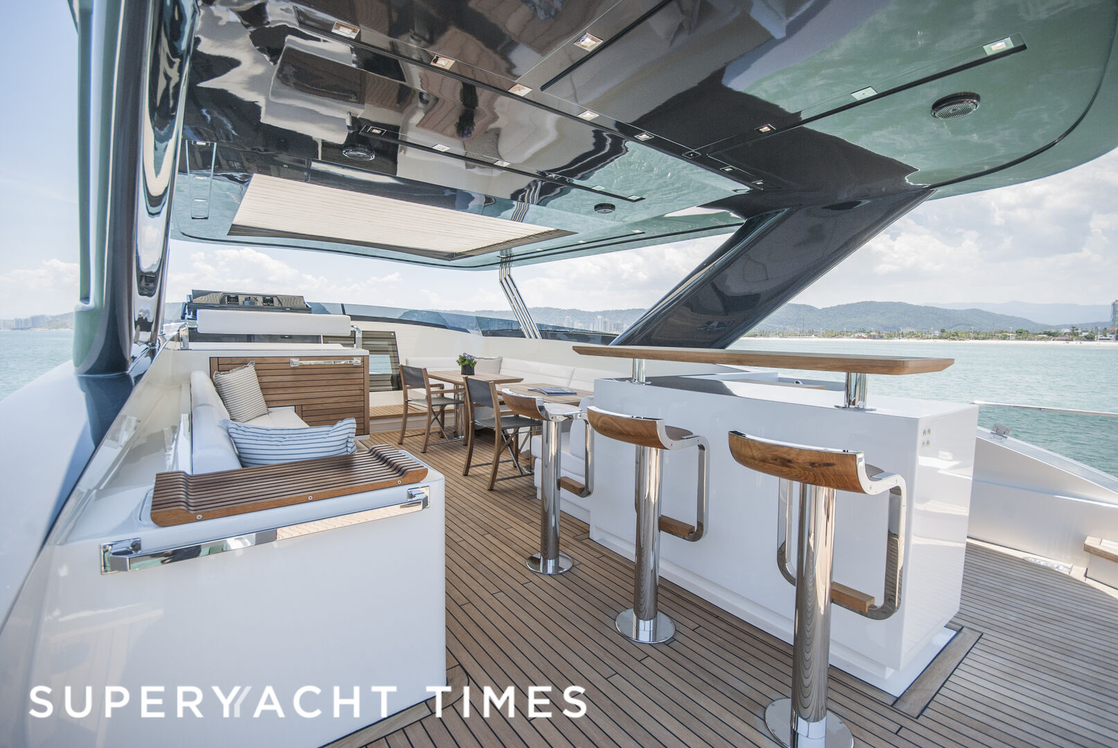 Ragner yacht sundeck