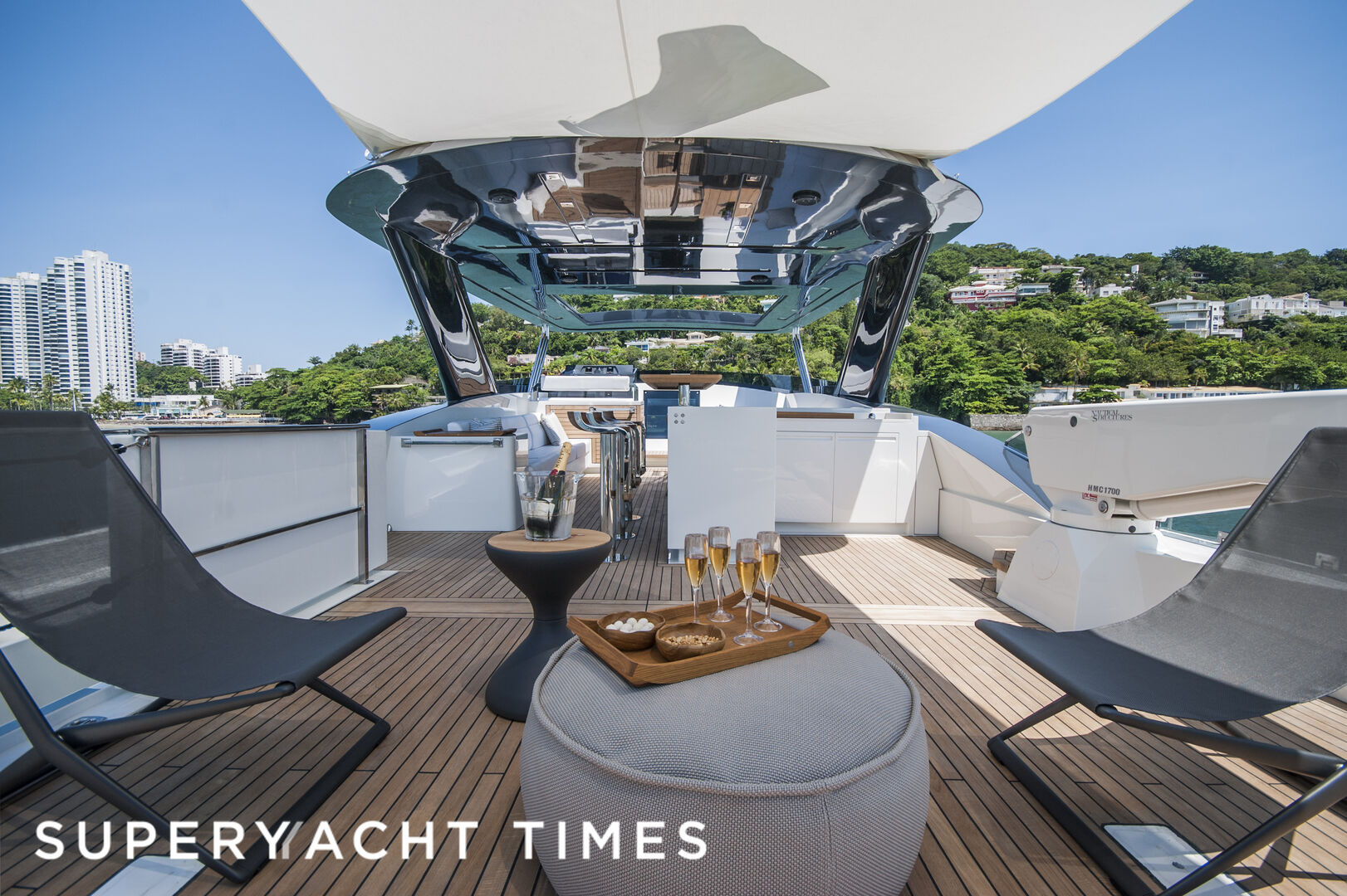 Ragner yacht sundeck