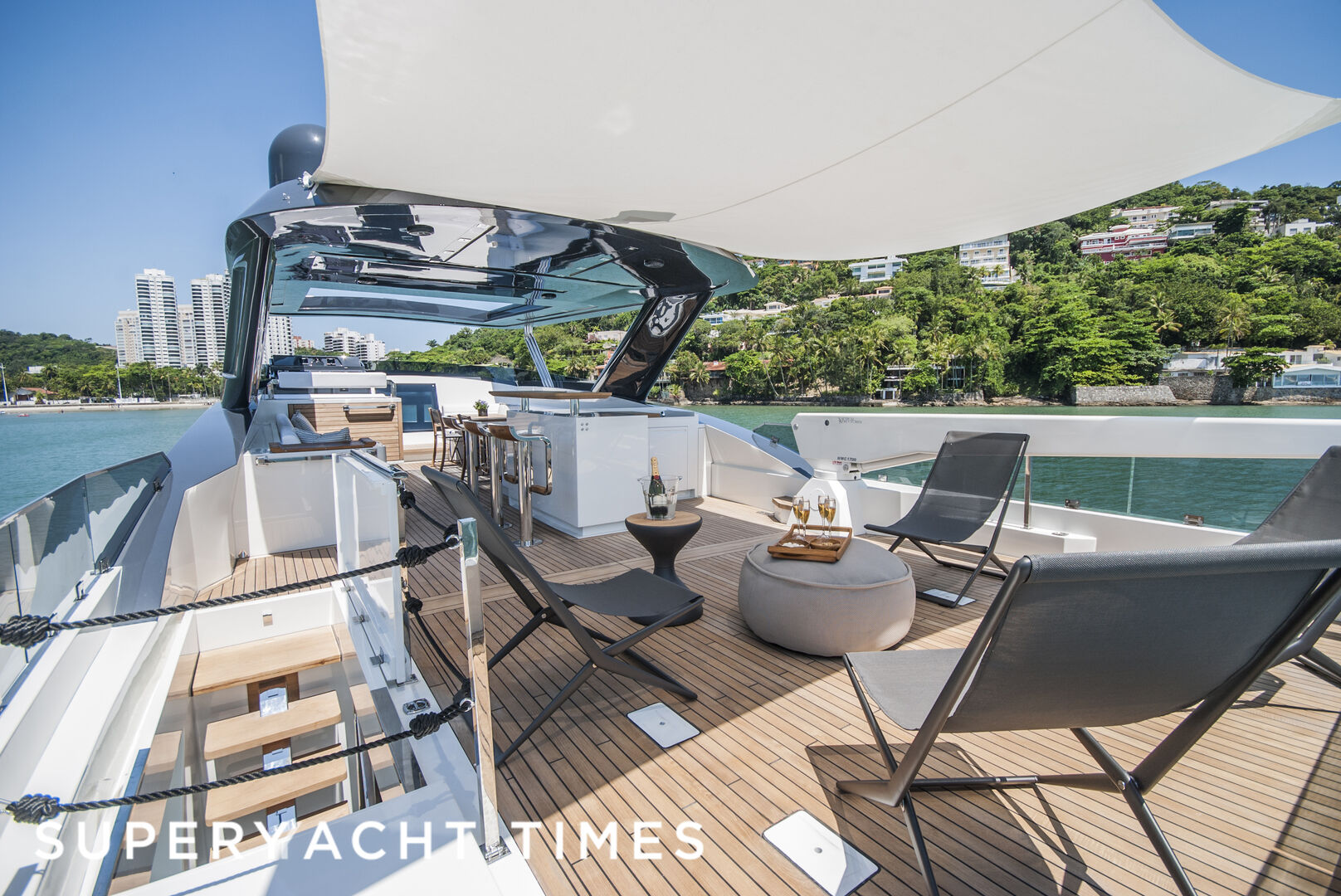 Ragner yacht sundeck