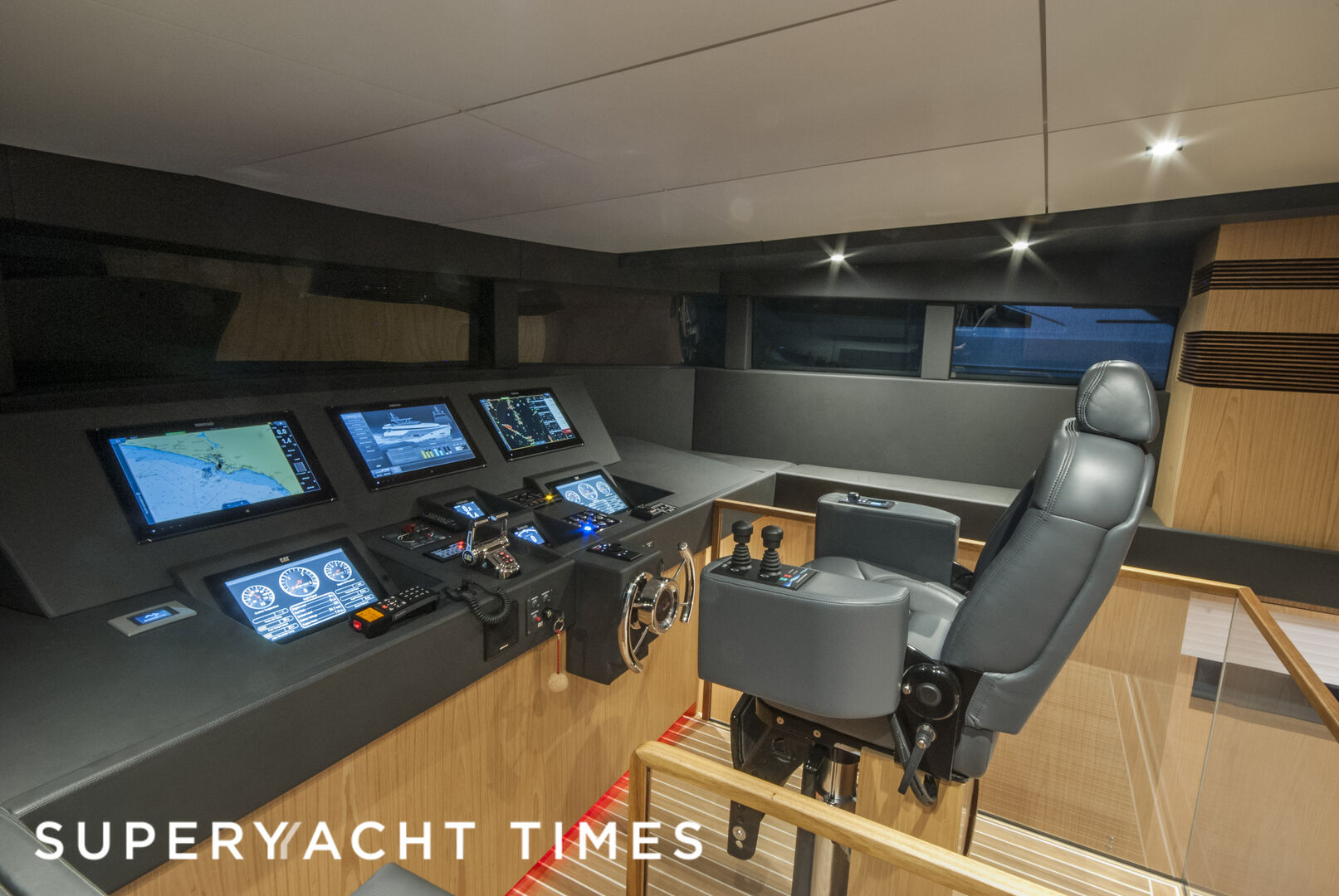 Ragnar yacht wheelhouse