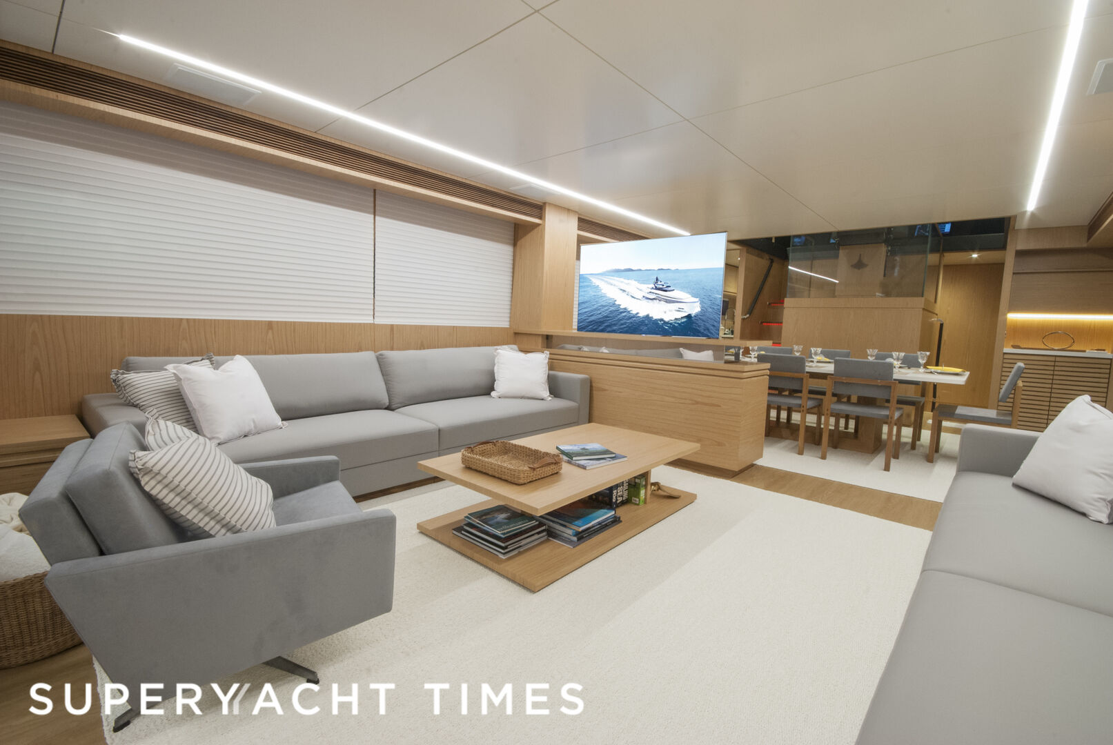 Ragnar yacht saloon