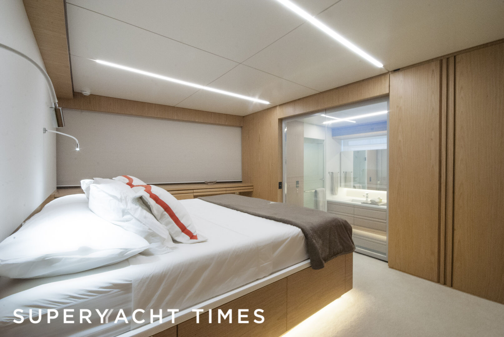 Ragnar yacht owner's cabin