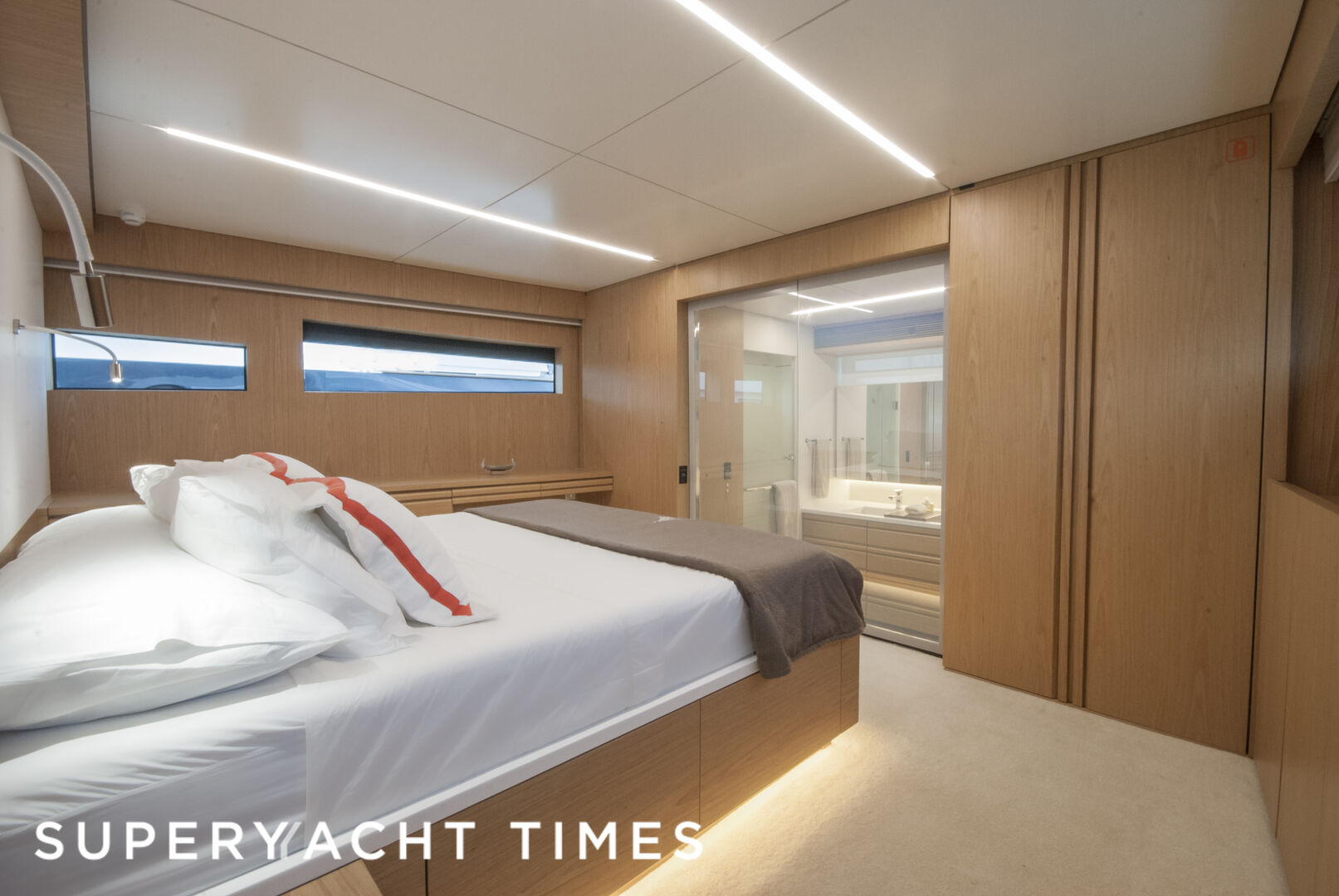 Ragnar yacht owner's cabin