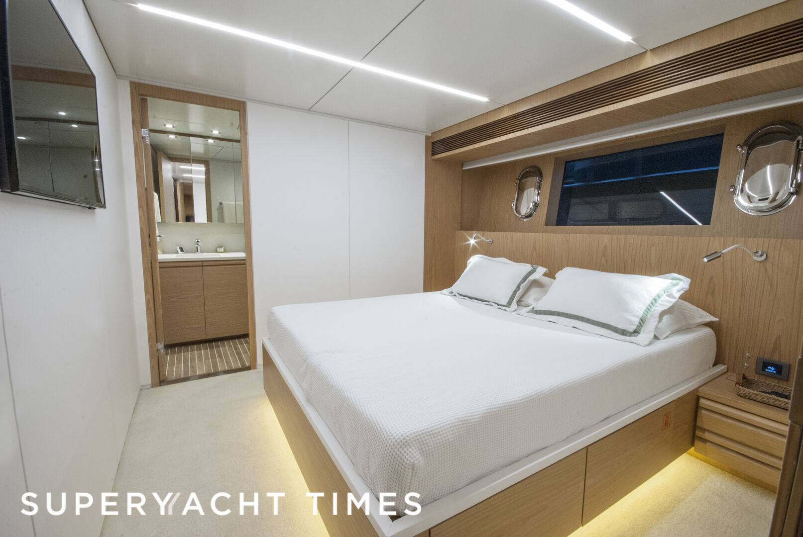 Ragnar yacht guests's cabin