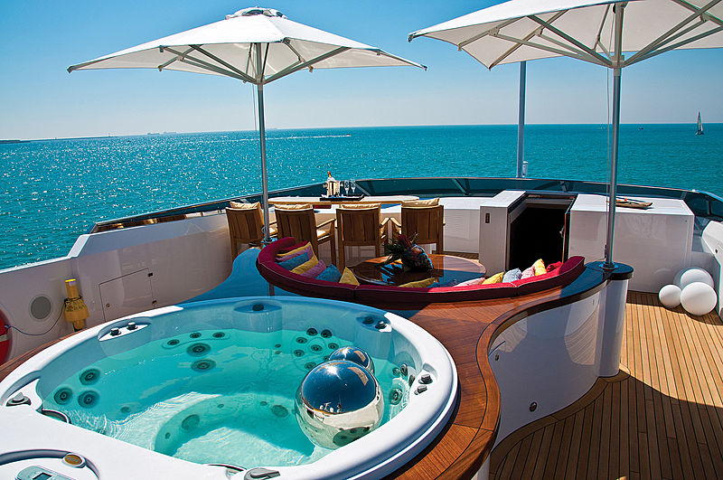 Balista yacht sun deck
