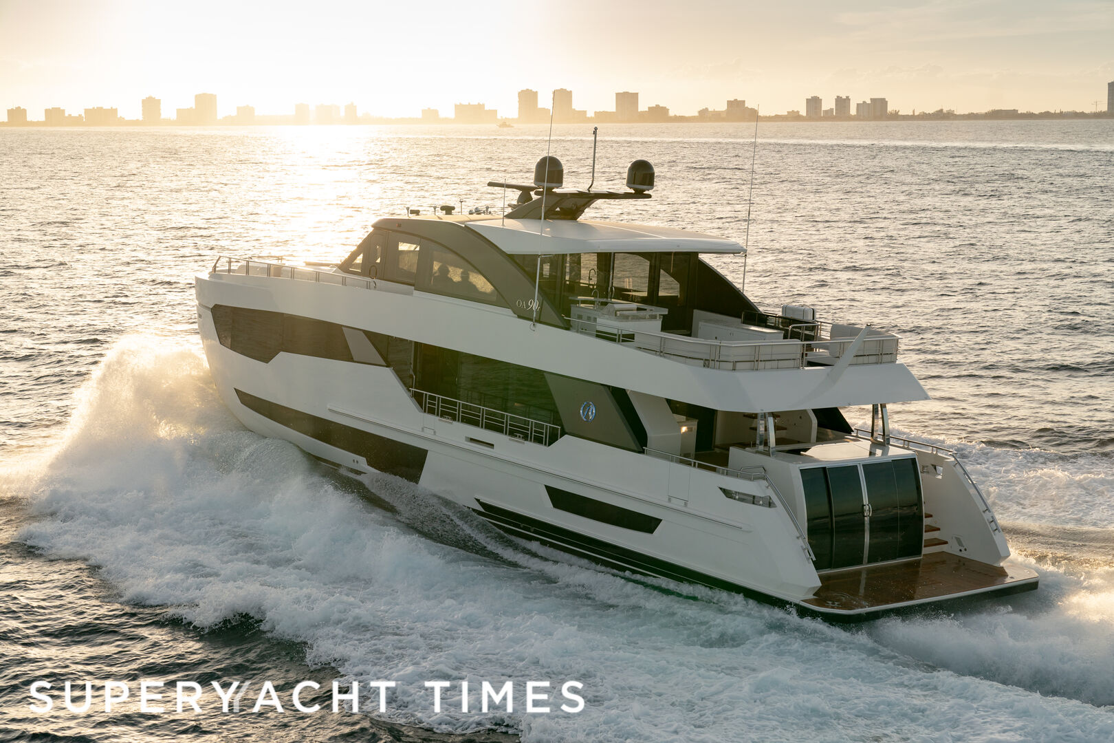洋書 THE WORLD'S MOST EXTRAORDINARY YACHTS 90m Feadship superyacht concept by Dubois