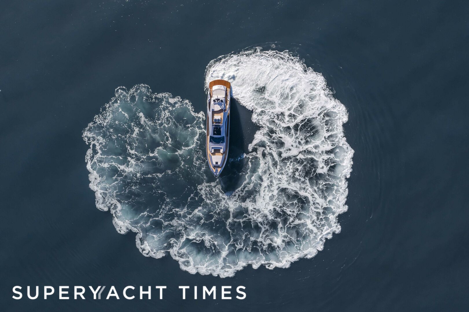 Pershing 8X yacht aerial