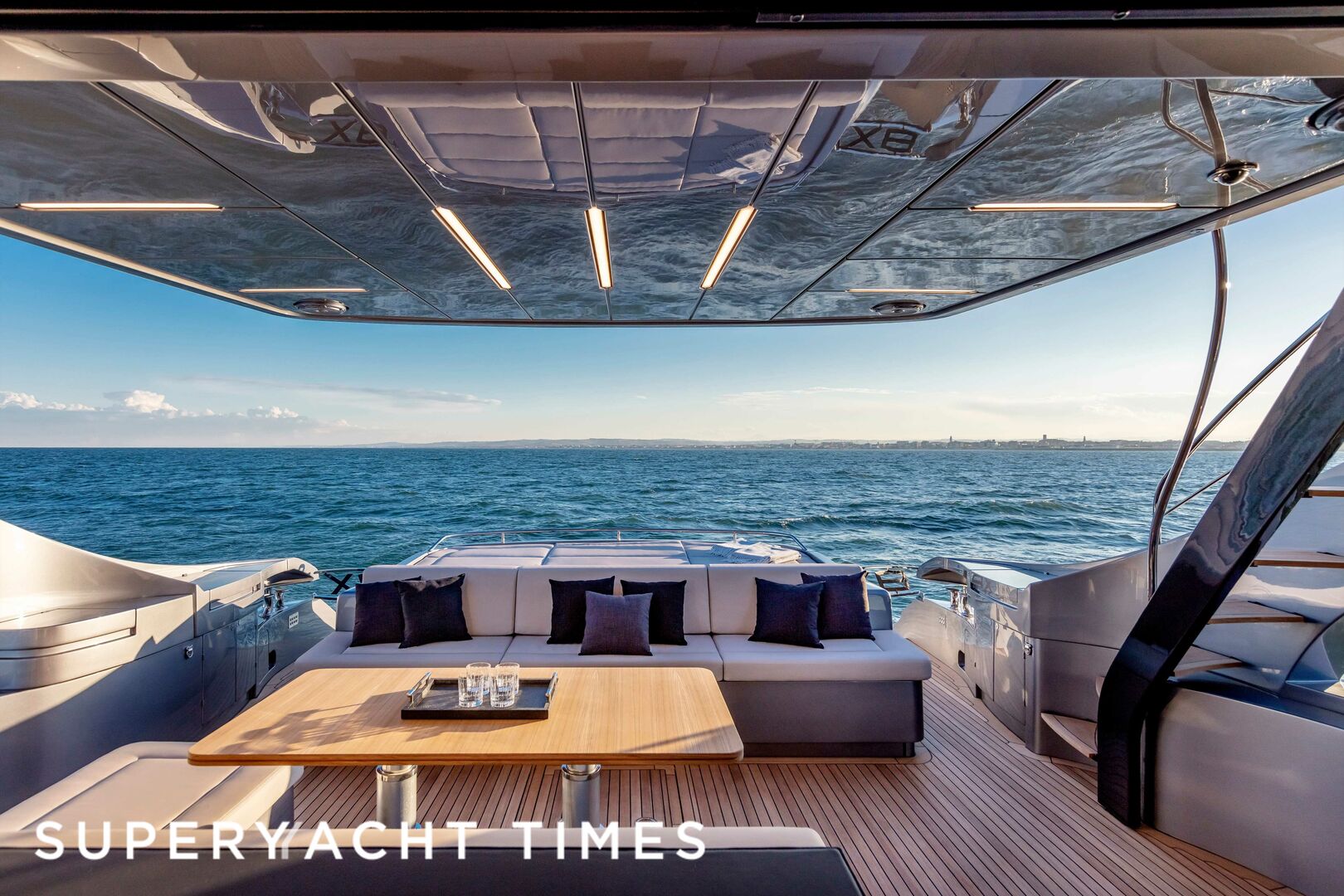 Pershing 8X yacht aft deck