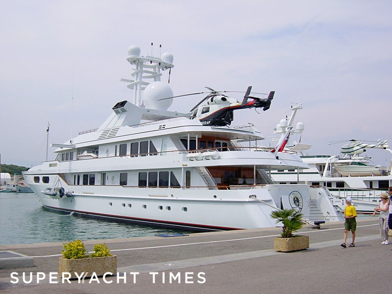 Meduse yacht in Antibes