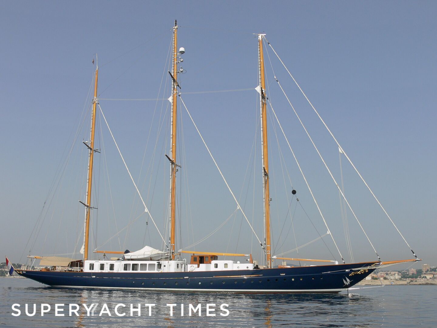 Fleurtje yacht anchored off Antibes