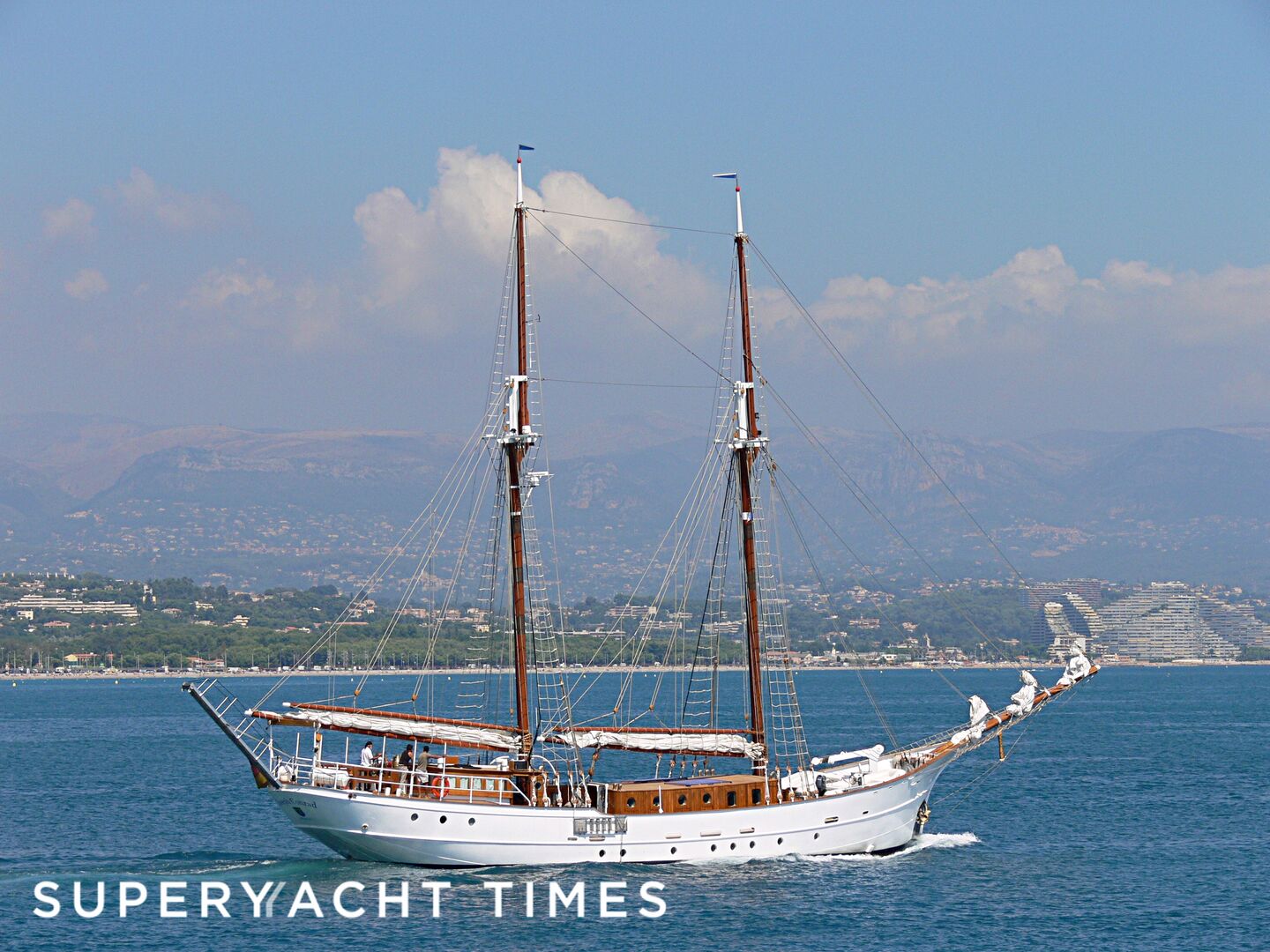 Joseph Conrad yacht leaving Antibes 