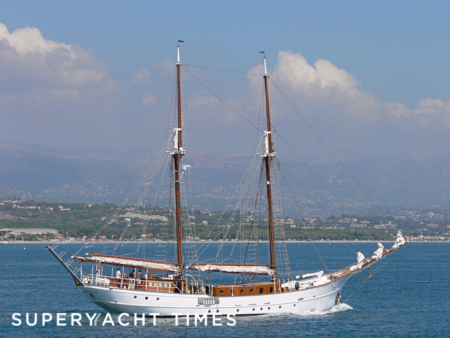 Joseph Conrad yacht leaving Antibes 