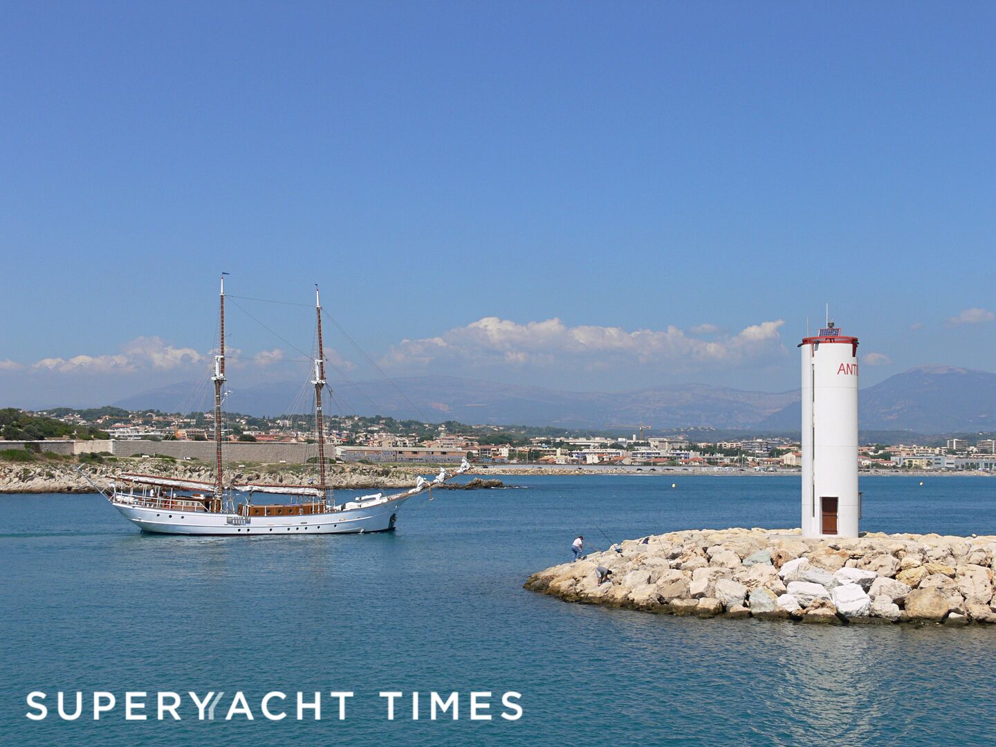 Joseph Conrad yacht leaving Antibes 
