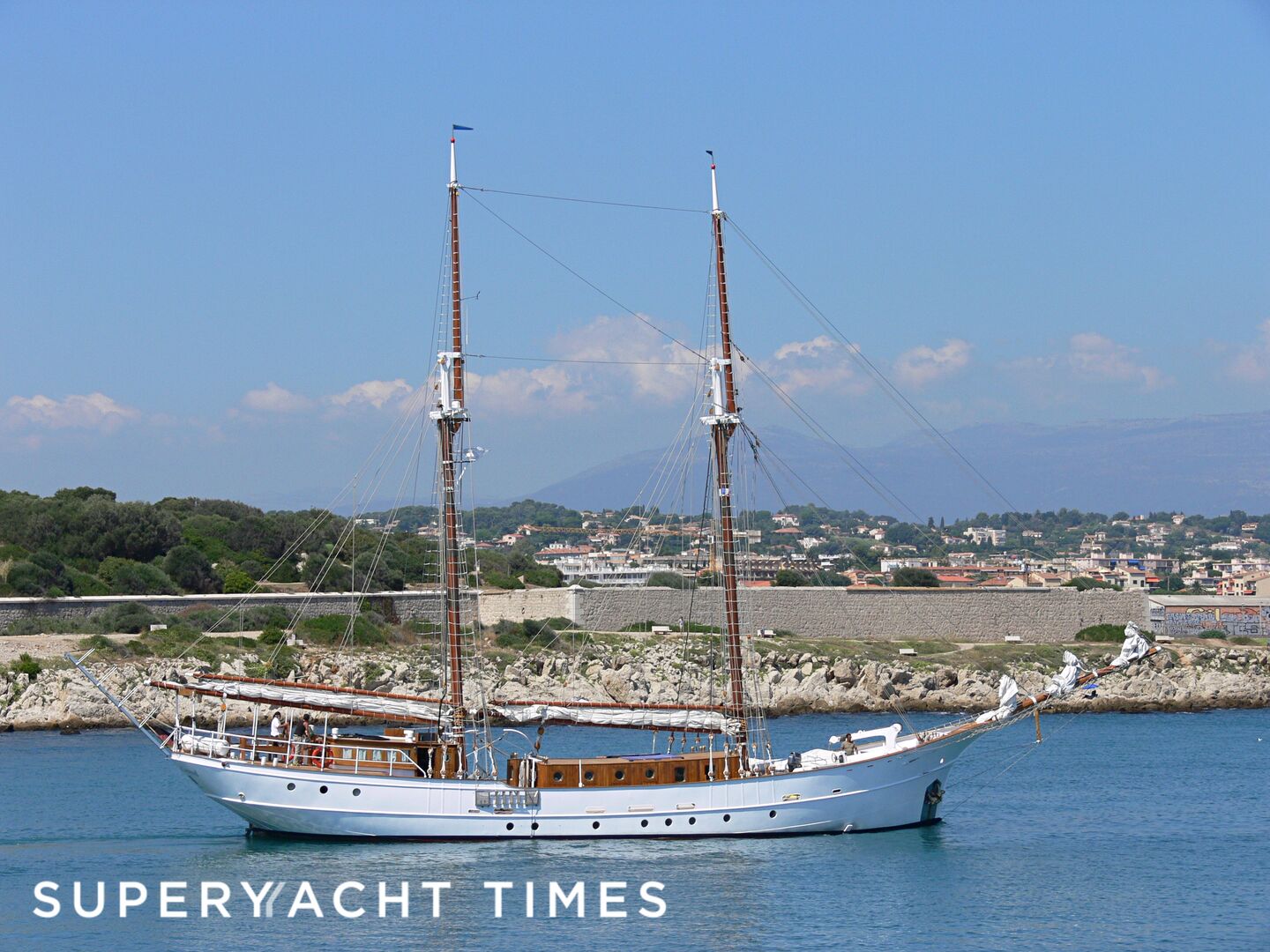 Joseph Conrad yacht leaving Antibes 