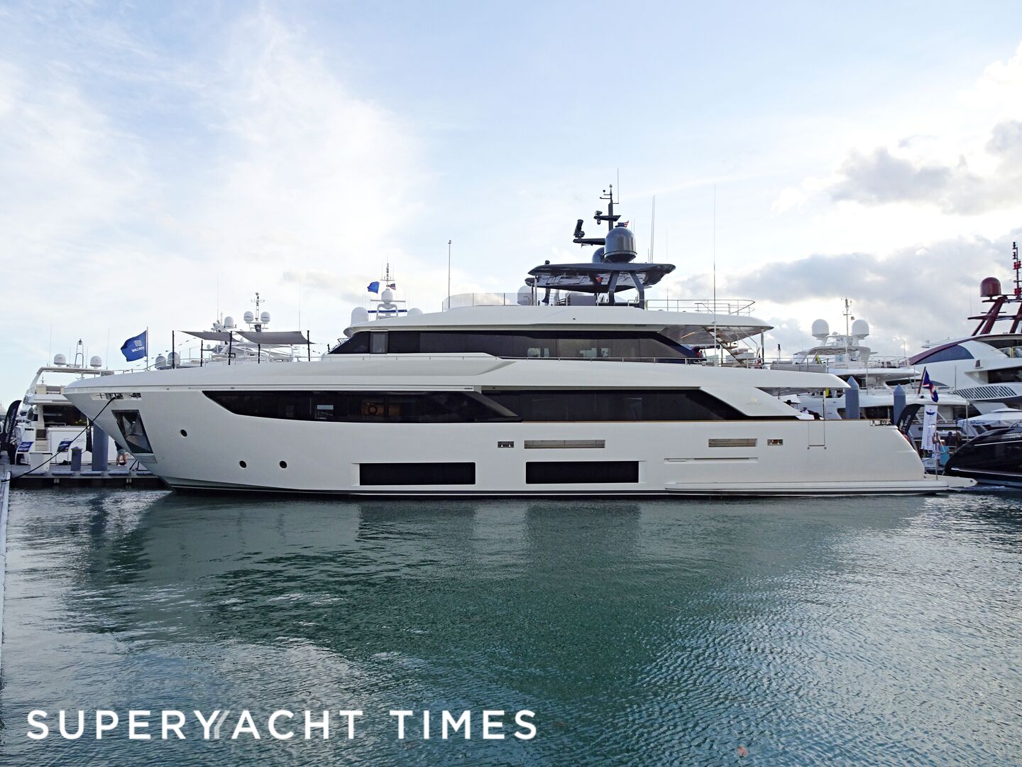 Sogno yacht in Miami Island Gardens