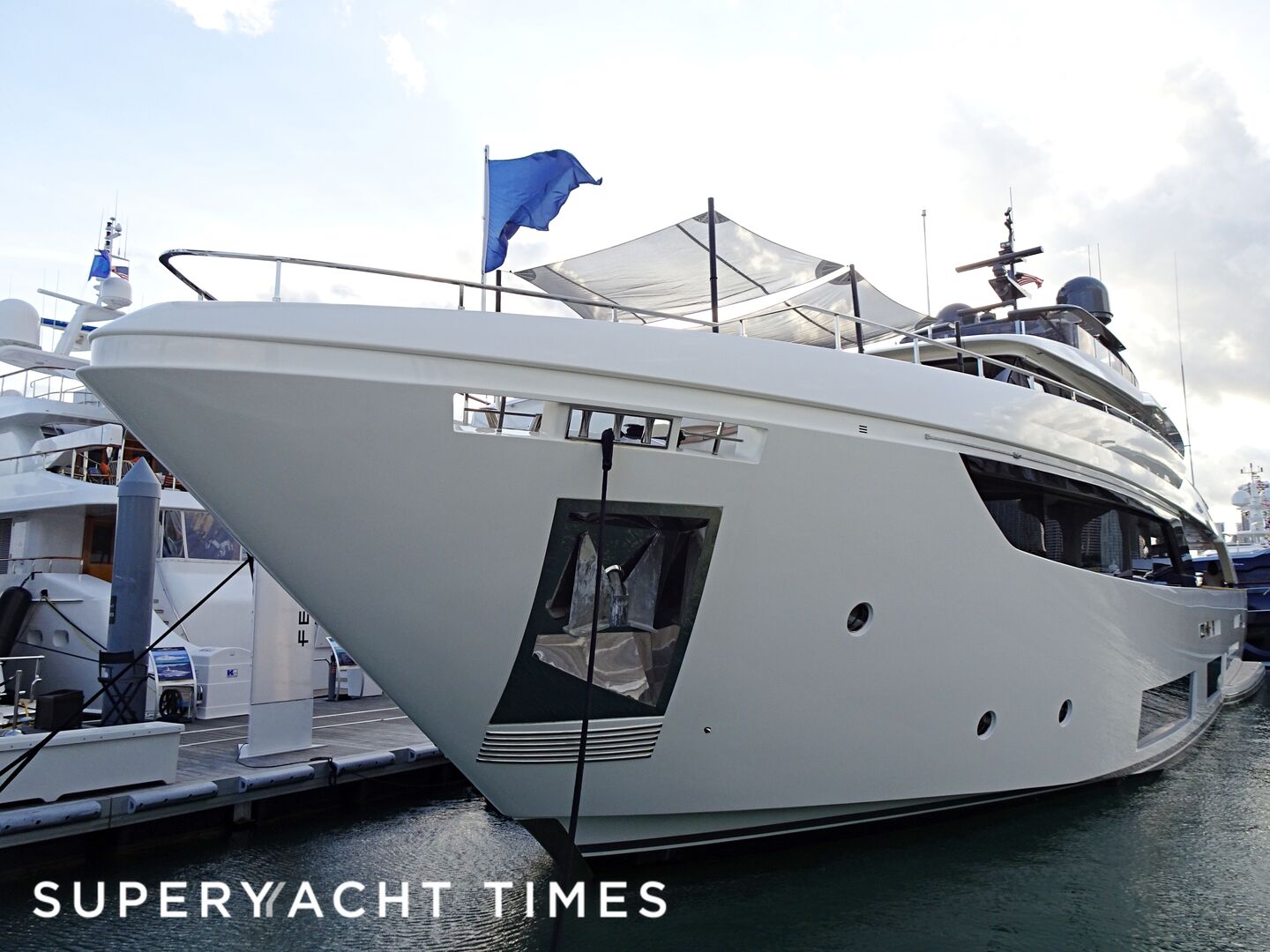 Sogno yacht in Miami Island Gardens