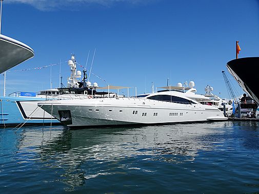 Incognito yacht in Miami Island Gardens