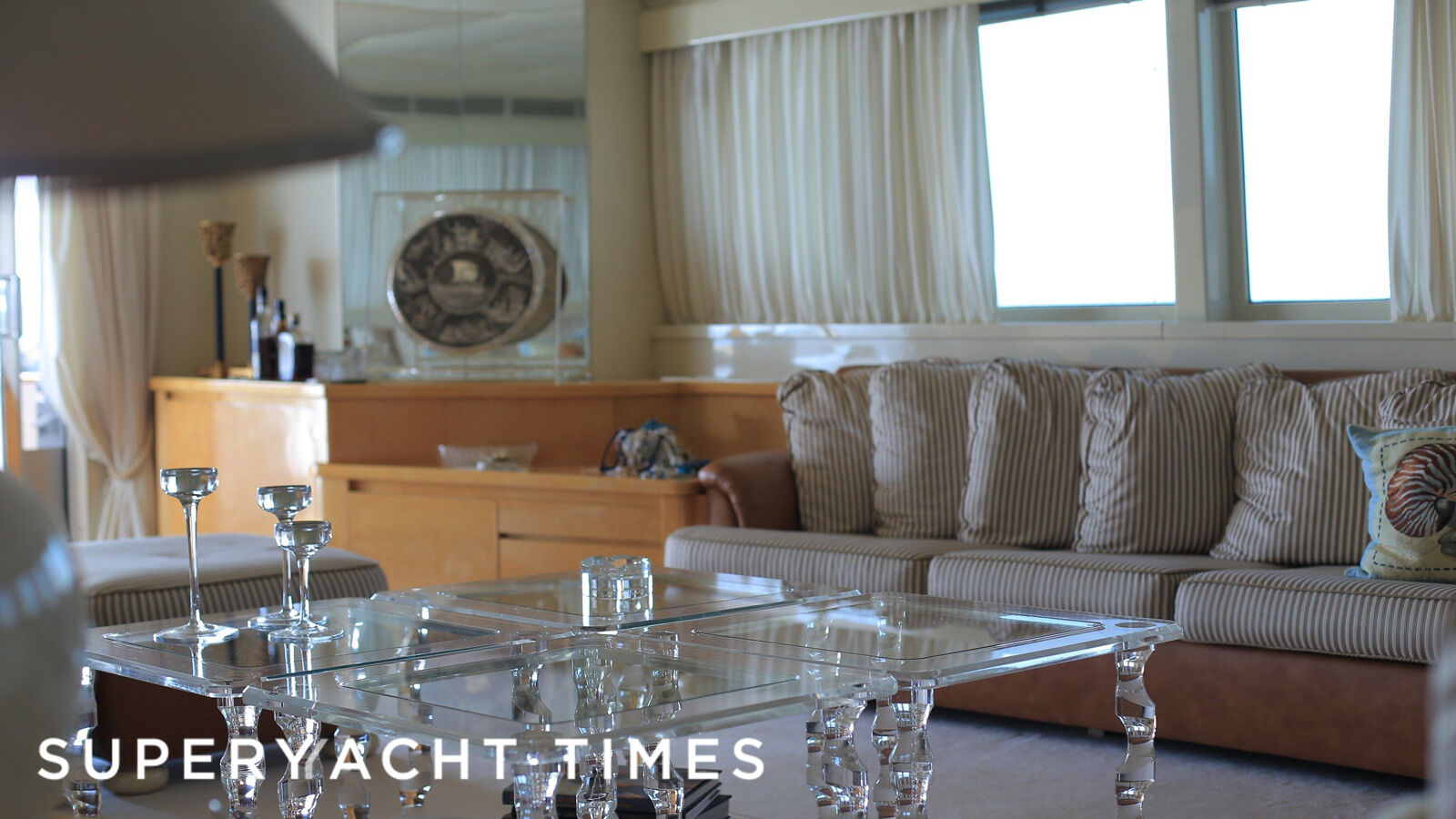 Captain Z yacht saloon