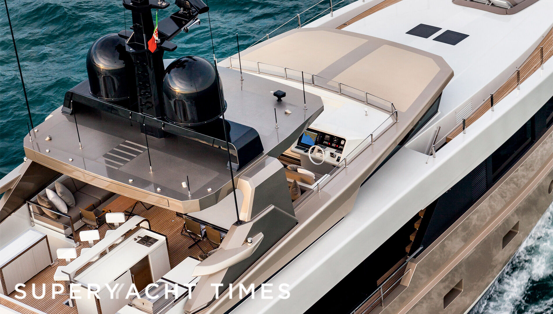 Nono yacht top deck