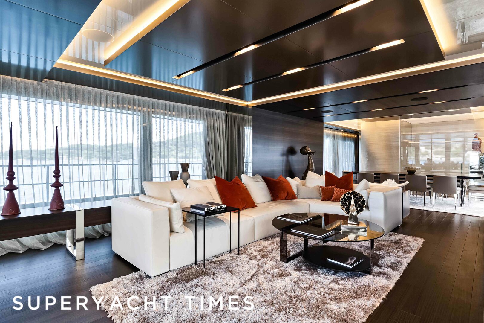 Nono yacht saloon