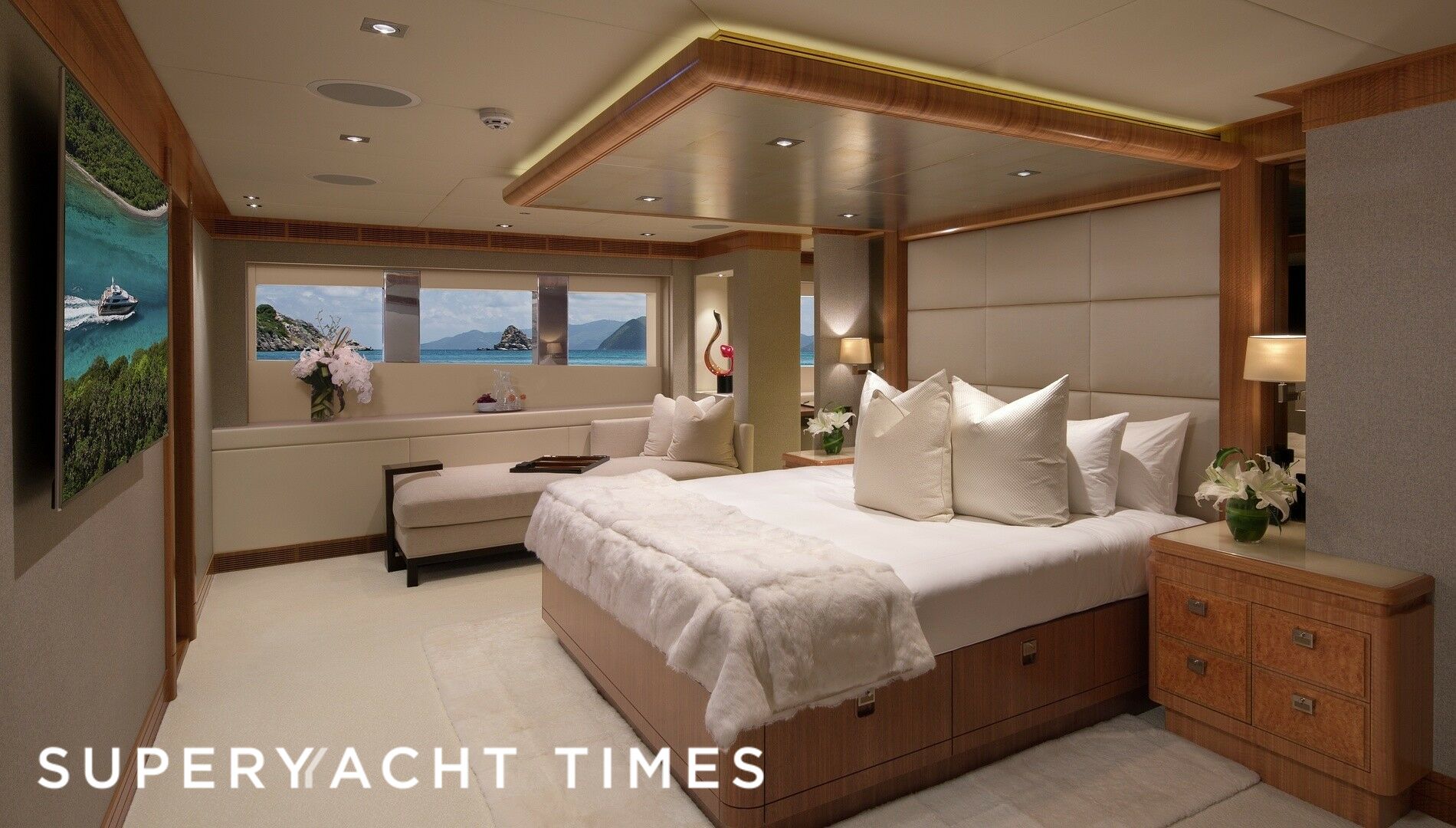 Muchos Mas yacht stateroom