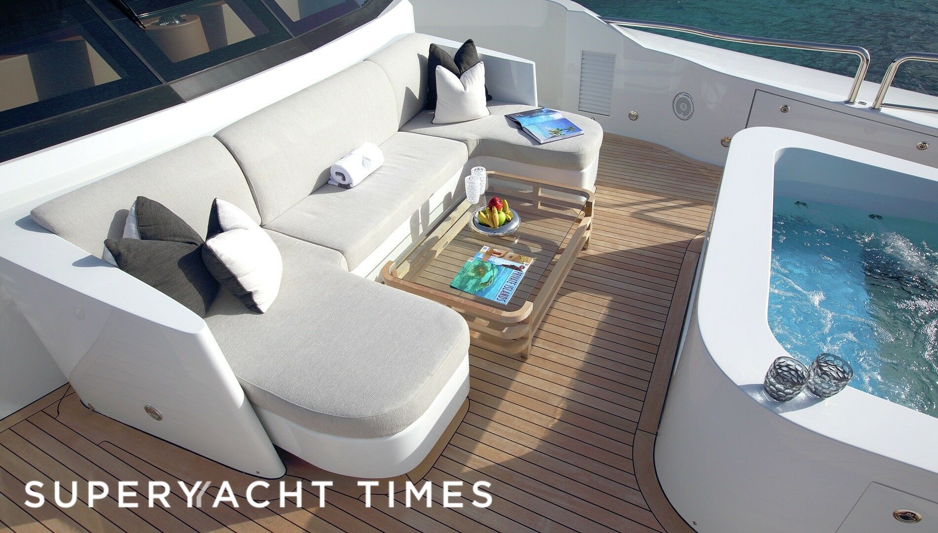 Muchos Mas yacht bow seating area