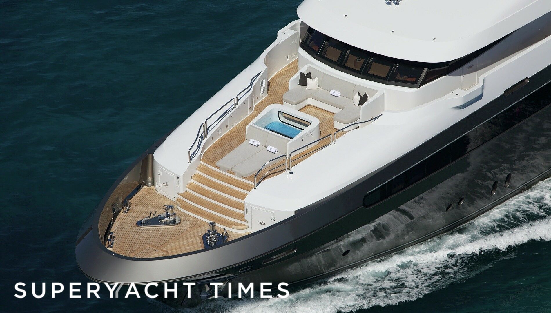 Muchos Mas yacht cruising